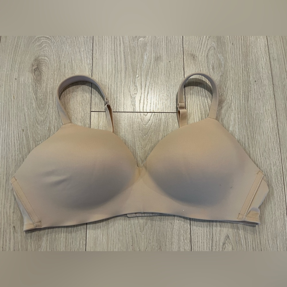 CACIQUE lightly lined t-shirt no wire bra- 40C